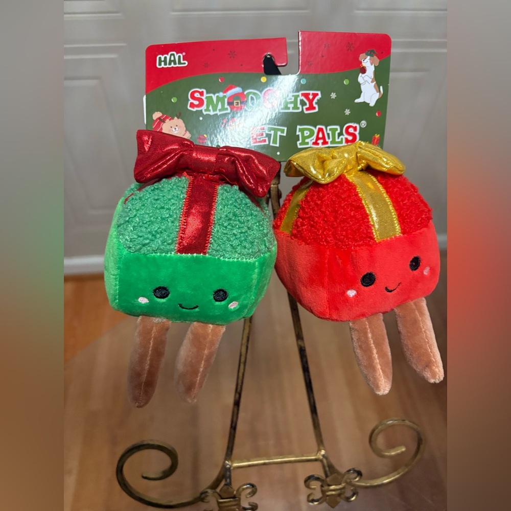 NWT Smoochy Pet Pals Dog Plush Toy 2 Pack Presents Christmas  6”